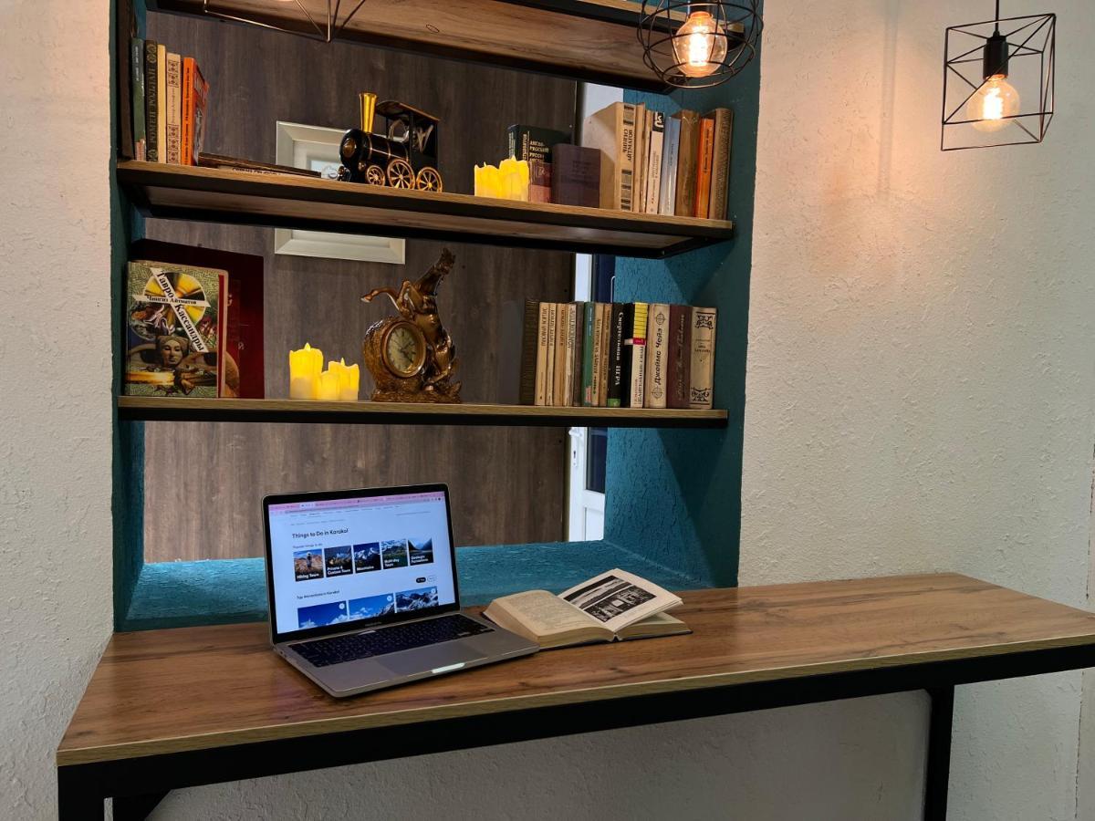 Capsule Hostel Karakol Eksteriør billede